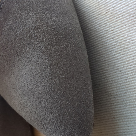 Suede snake print Steve Madden size 6 heels - Picture 3 of 4